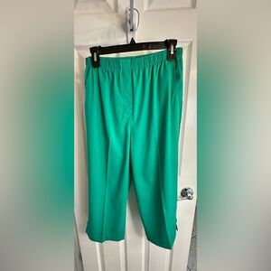 Green crop pants